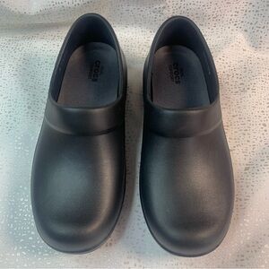 CROCS Non Marking Slip Resistant Work Clogs Size 6M